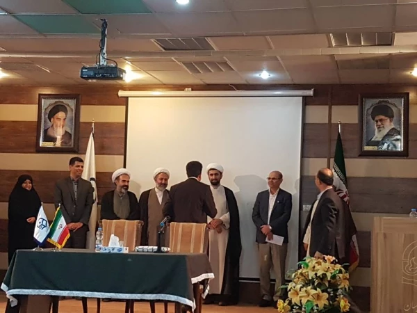 تجلیل از مسئول نهاد دفتر مقام معظم رهبری در دانشگاه فرهنگیان استن فارس  3
