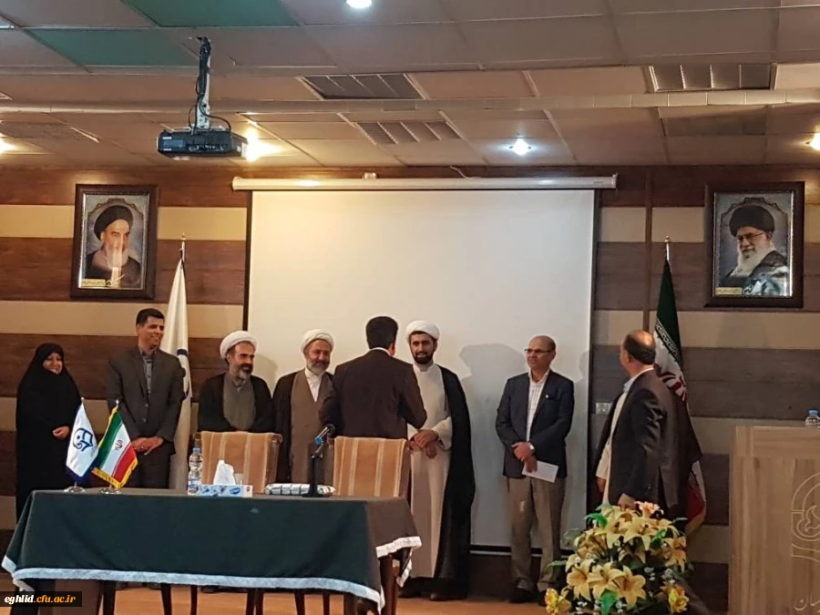 تجلیل از مسئول نهاد دفتر مقام معظم رهبری در دانشگاه فرهنگیان استن فارس  3