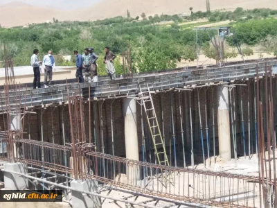 اجرای مرحله بتن ریزی سقف سالن چند منظوره