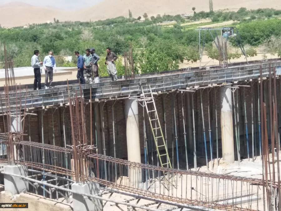 اجرای مرحله بتن ریزی سقف سالن چند منظوره 2