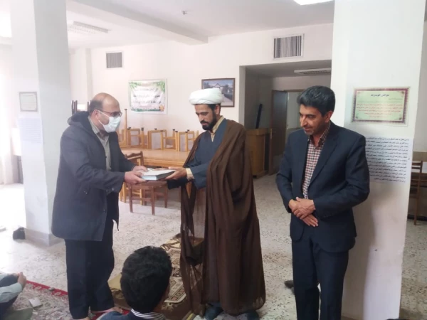 تقدیر از همکار محترم آقای رضاخانی به مناسبت روز کتاب 2