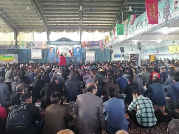 حضور جمعی از کارکنان و دانشجویان مرکز شهید بهشتی در اجتماع بزرگ بسیجیان شهرستان اقلید  2