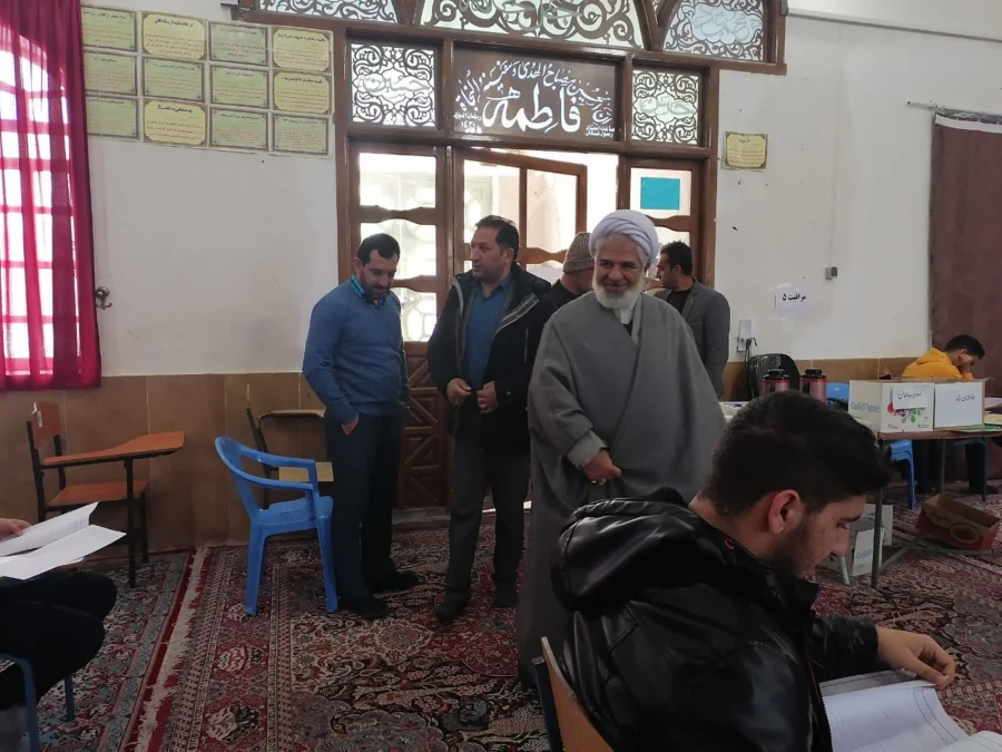بازدید دکتر فلاح و حجت الاسلام و المسلمین جعفری از محل برگزاری امتحانات پایان ترم  4