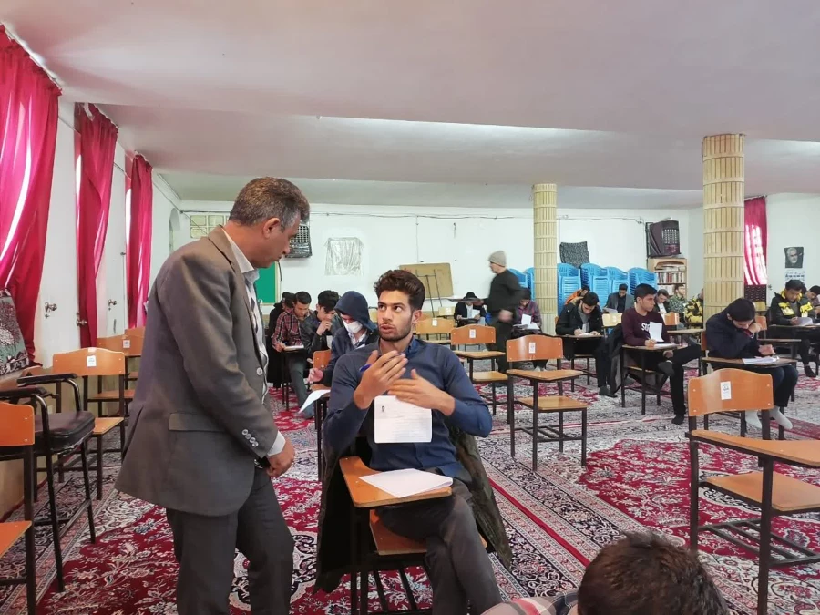 بازدید دکتر فلاح و حجت الاسلام و المسلمین جعفری از محل برگزاری امتحانات پایان ترم  5