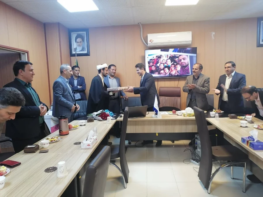 نشست جناب آقای دکتر وحیدی معاونت محترم هماهنگی دانشگاه فرهنگیان استان فارس با استادان مرکز شهید بهشتی اقلید 7