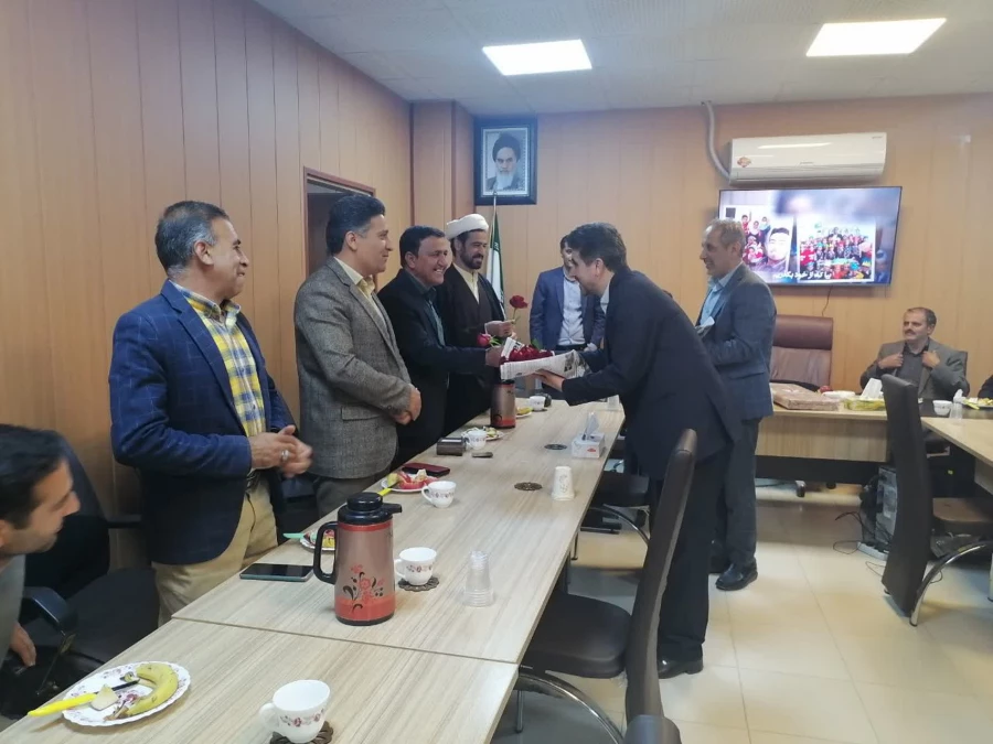 نشست جناب آقای دکتر وحیدی معاونت محترم هماهنگی دانشگاه فرهنگیان استان فارس با استادان مرکز شهید بهشتی اقلید 8