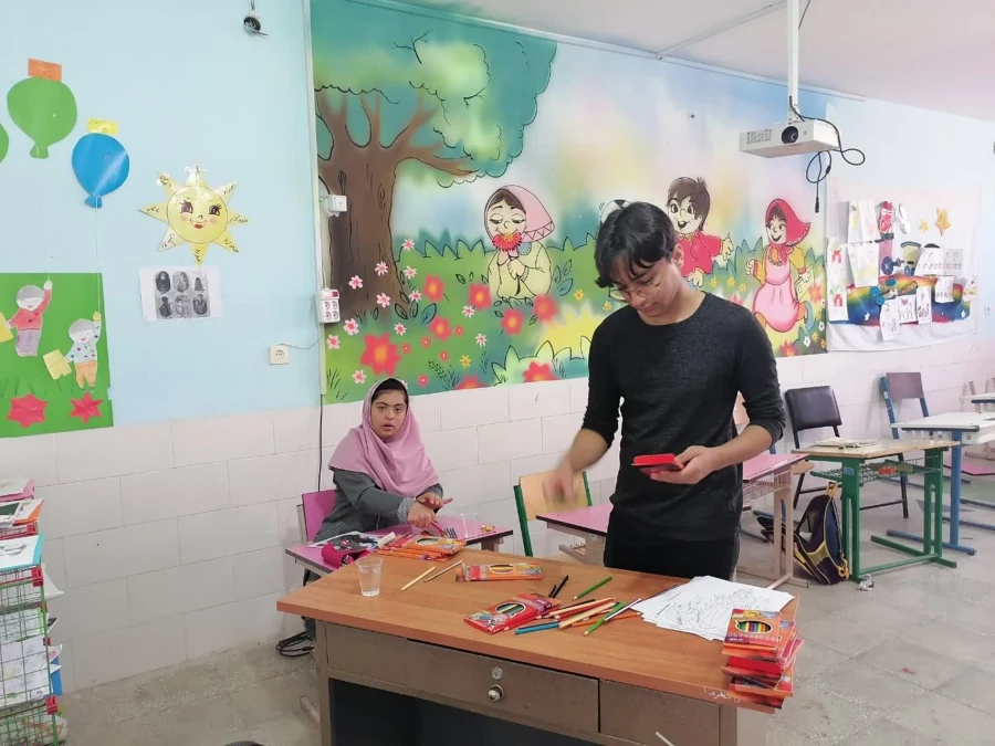 برگزاری جشن شادی به مناسبت عید فطر در مدرسه کودکان با نیاز های ویژه شهید ایمنی 6