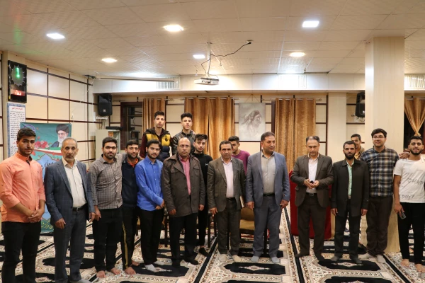 جلسه پرسش و پاسخ دانشجومعلمان به مناسبت هفته معلم در مرکز شهید بهشتی اقلید برگزار شد 3