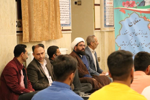 جلسه پرسش و پاسخ دانشجومعلمان به مناسبت هفته معلم در مرکز شهید بهشتی اقلید برگزار شد 4