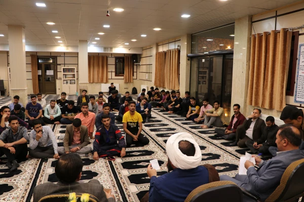 جلسه پرسش و پاسخ دانشجومعلمان به مناسبت هفته معلم در مرکز شهید بهشتی اقلید برگزار شد 5