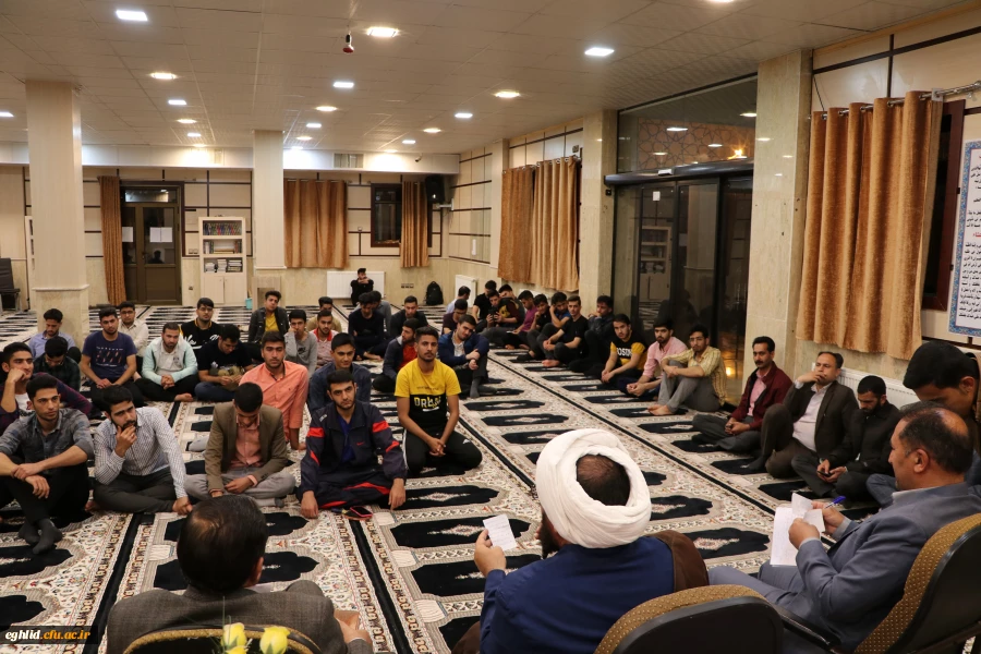 جلسه پرسش و پاسخ دانشجومعلمان به مناسبت هفته معلم در مرکز شهید بهشتی اقلید برگزار شد 5
