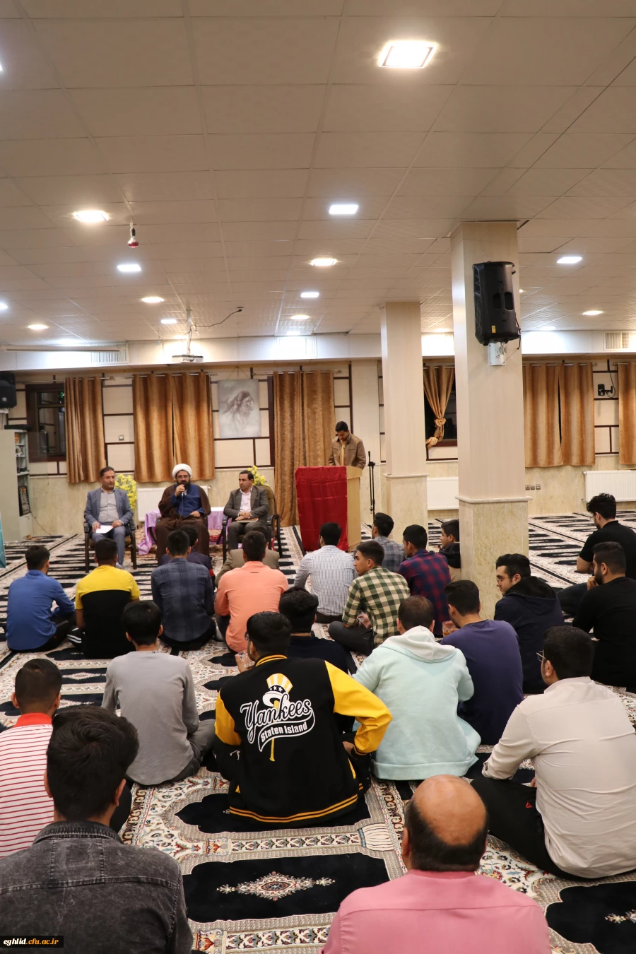 جلسه پرسش و پاسخ دانشجومعلمان به مناسبت هفته معلم در مرکز شهید بهشتی اقلید برگزار شد 7