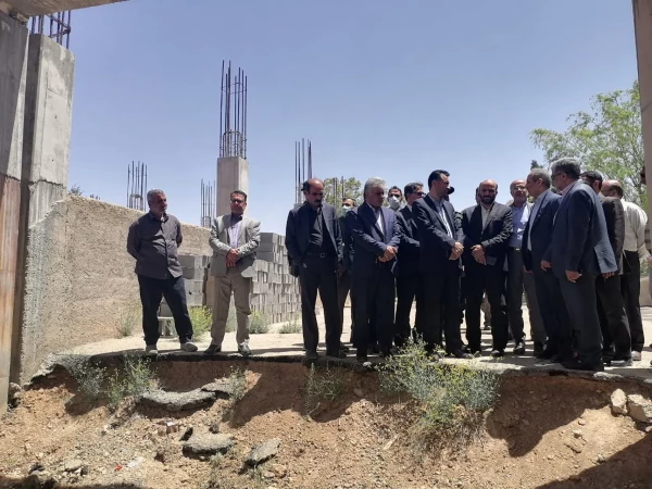 بازدید دکتر خان محمدی معاون وزیر و رئیس سازمان نوسازی، توسعه و تجهیز مدارس کشور از طرح های عمرانی دانشگاه فرهنگیان واحد شهید بهشتی اقلید  4
