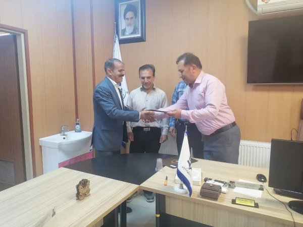 به مناسبت روز روانشناس و مشاور از زحمات استادان و همکاران حوزه روانشناسی و مشاوره تقدیر به عمل آمد 4