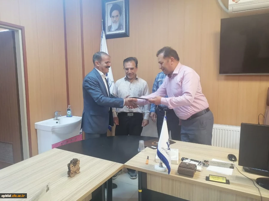 به مناسبت روز روانشناس و مشاور از زحمات استادان و همکاران حوزه روانشناسی و مشاوره تقدیر به عمل آمد 4