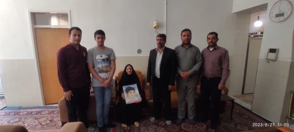 دیدار با خانواده شهیدمسعود صمدی و محمدرضا حمیدی به مناسبت هفته دولت 4