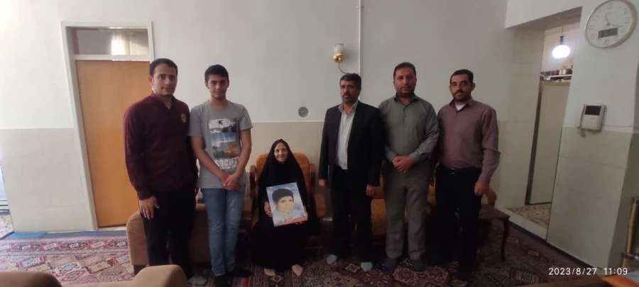 دیدار با خانواده شهیدمسعود صمدی و محمدرضا حمیدی به مناسبت هفته دولت 4