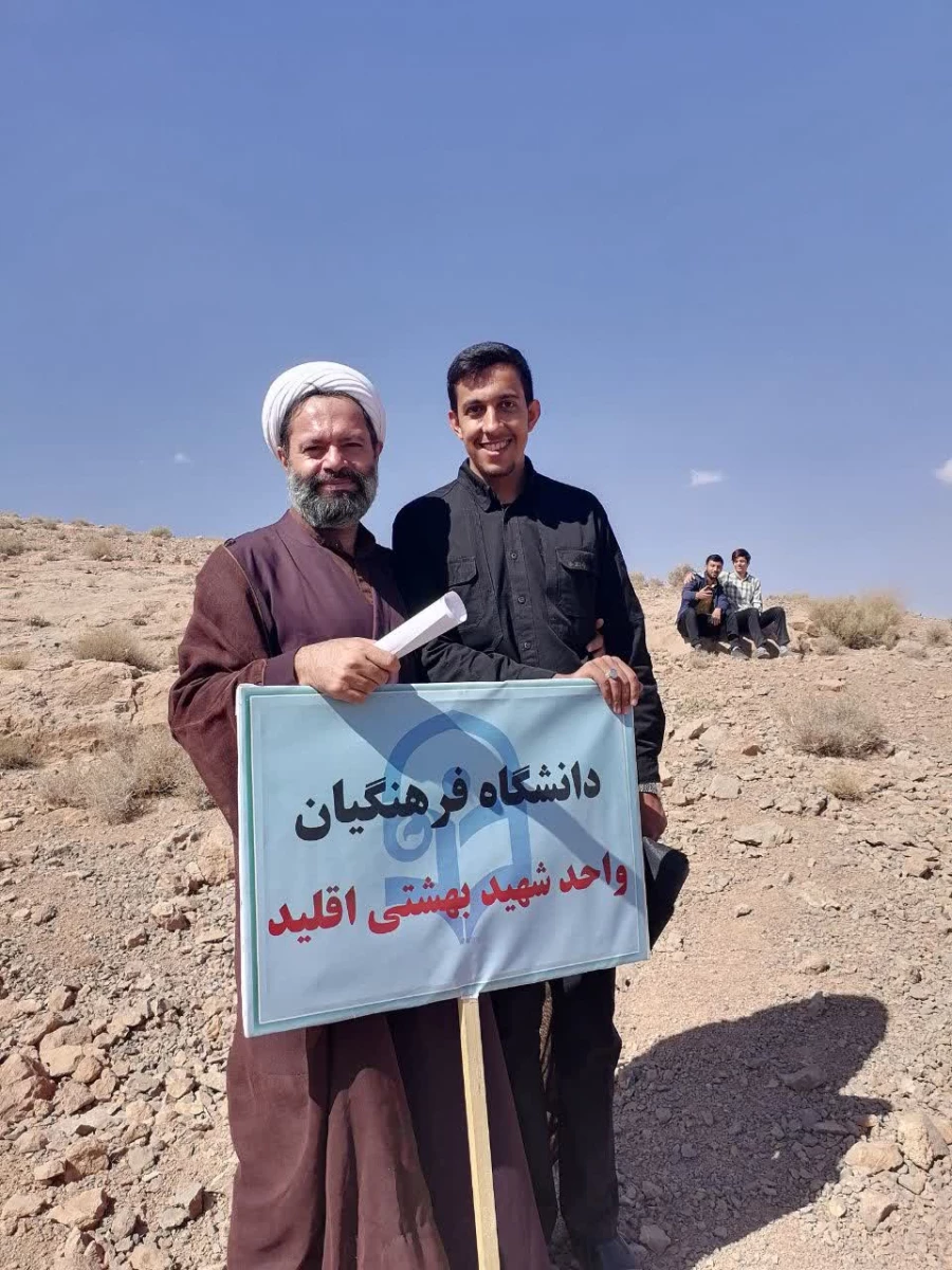 برنامه پیاده روی و کوه پیمایی کارکنان و دانشجویان مرکز شهید بهشتی اقلید به مناسبت هفته تربیت بدنی 8