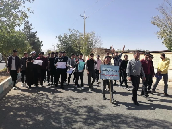 برنامه پیاده روی و کوه پیمایی کارکنان و دانشجویان مرکز شهید بهشتی اقلید به مناسبت هفته تربیت بدنی 13