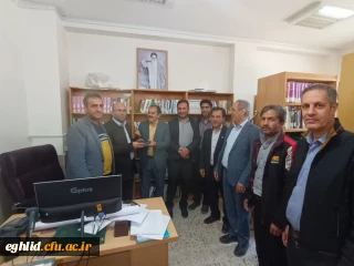 تجلیل از کارشناس کتابداری به مناسبت روز کتاب و کتابخوانی
