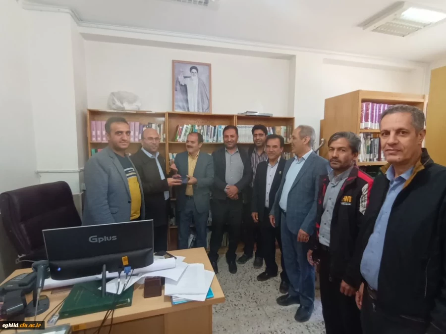 تجلیل از کارشناس کتابداری به مناسبت روز کتاب و کتابخوانی 2