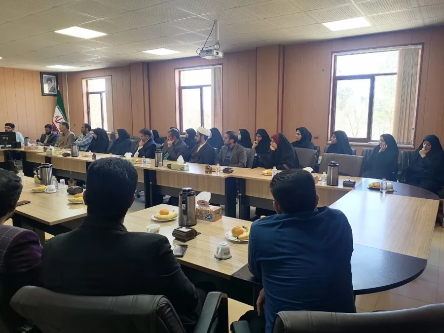 نشست اساتید بسیجی شهرستان اقلیدبه مناسبت هفته بسیج برگزار شد  6