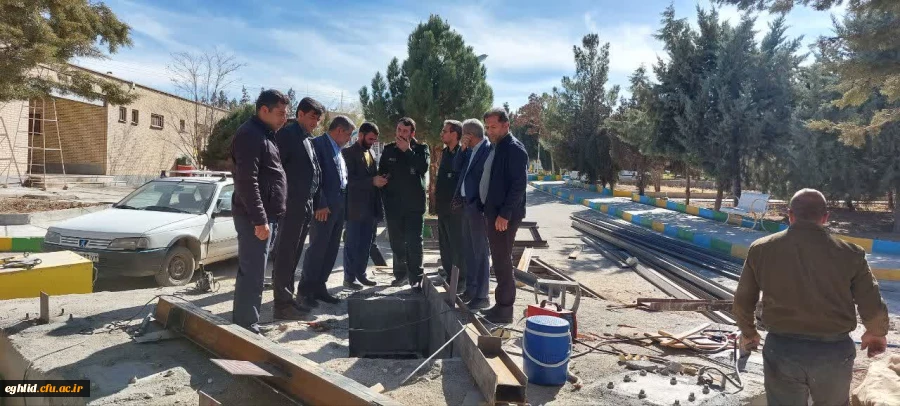 بازدید فرماندار شهرستان اقلید آقای مهندس منصوری و سرهنگ پاسدار خدایاری فرمانده ناحیه مقاومت سپاه اقلید از مراحل ساخت المان شهید گمنام در دانشگاه فرهنگیان شهید بهشتی اقلید 2