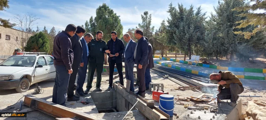 بازدید فرماندار شهرستان اقلید آقای مهندس منصوری و سرهنگ پاسدار خدایاری فرمانده ناحیه مقاومت سپاه اقلید از مراحل ساخت المان شهید گمنام در دانشگاه فرهنگیان شهید بهشتی اقلید 3