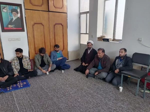 ویژه برنامه نشست تبیینی با موضوع دستاوردهای انقلاب اسلامی با حضور جمعی از دانشجویان، اساتید و کارکنان دانشگاه های شهرستان اقلید در محل دفتر امام جمعه محترم شهرستان حجت الاسلام و المسلمین گشول دره سیبی برگزار شد 4