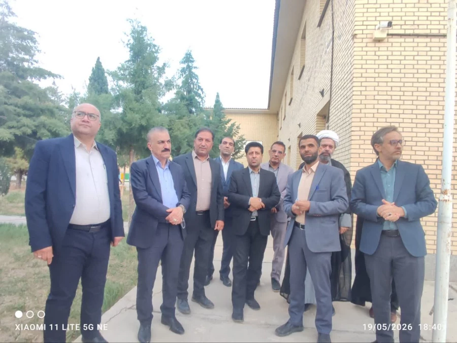 گزارش افتتاحیه المان شهید گمنام و برگزاری جلسه با حضور کارکنان و استادان مرکز شهید بهشتی اقلید اقلید | 29 اردیبهشت ماه 1405 آیین افتتاح و رونمایی از المان شهید گمنام در مرکز شهید بهشتی اقلید با حضور جمعی از مسئولان سازمان مرکزی دانشگاه فرهنگیان و مسئولان 